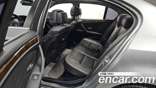 BMW 5-Series 2009 — photo 11
