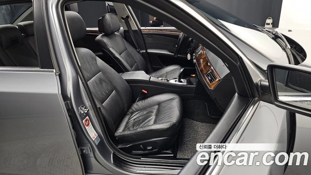 BMW 5-Series 2009 — photo 12