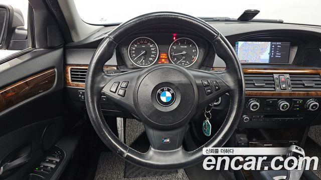 BMW 5-Series 2009 — photo 16