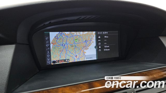 BMW 5-Series 2009 — photo 18