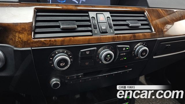 BMW 5-Series 2009 — photo 19