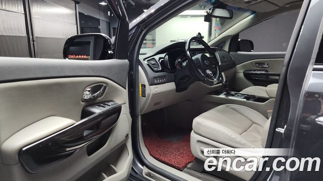 Kia Canival 2016 — photo 10