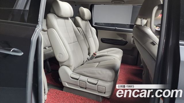 Kia Canival 2016 — photo 12