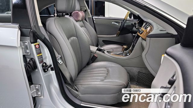 Mercedes-Benz CLS-Class 2010 — photo 10