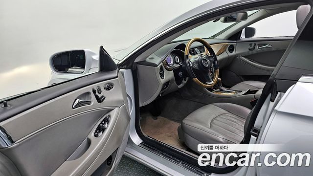 Mercedes-Benz CLS-Class 2010 — photo 11
