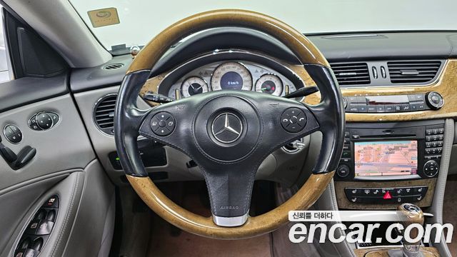 Mercedes-Benz CLS-Class 2010 — photo 13
