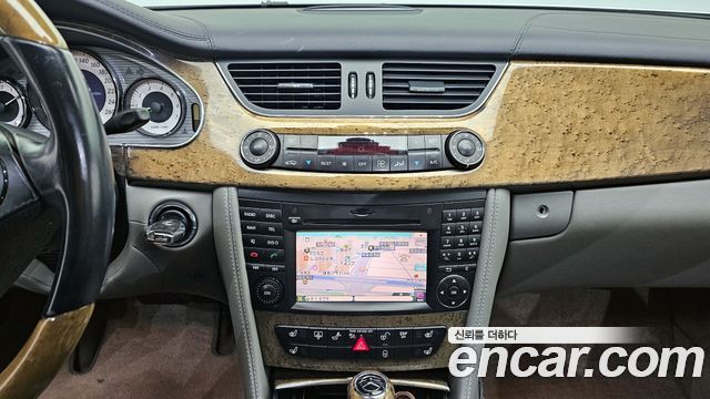 Mercedes-Benz CLS-Class 2010 — photo 15