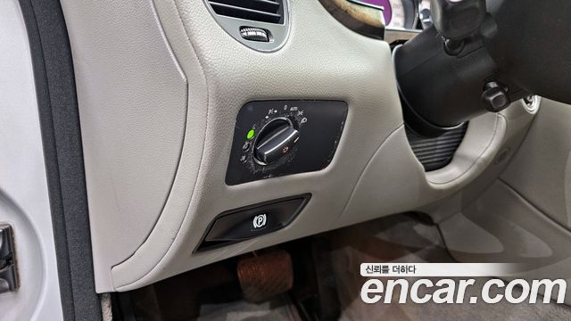 Mercedes-Benz CLS-Class 2010 — photo 17