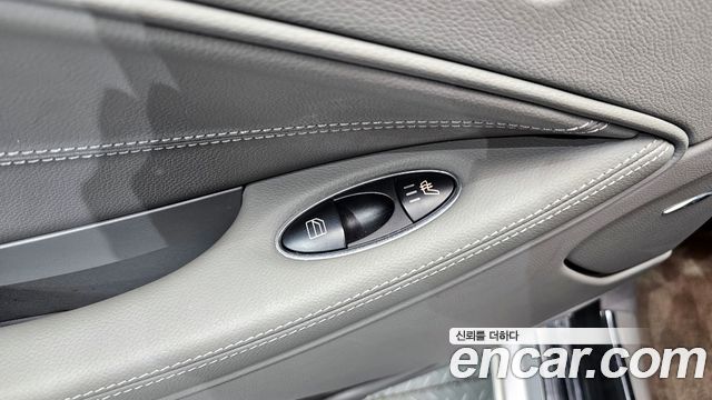 Mercedes-Benz CLS-Class 2010 — photo 18