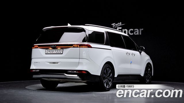 Kia Canival 2023 — photo 2