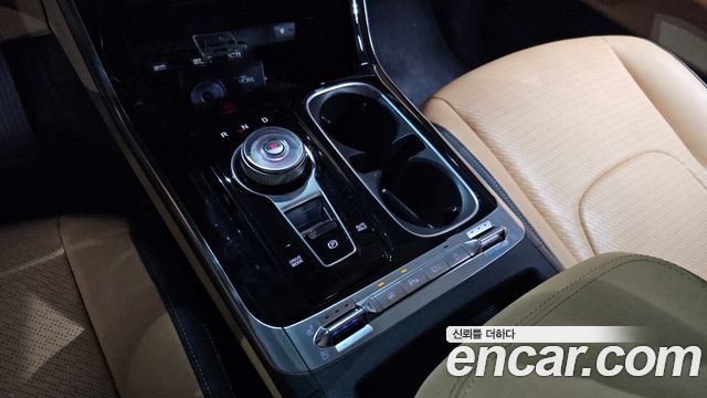 Kia Canival 2023 — photo 9