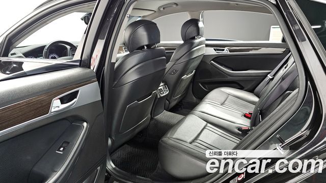 Genesis G80 2018 — photo 12