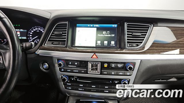 Genesis G80 2018 — photo 15