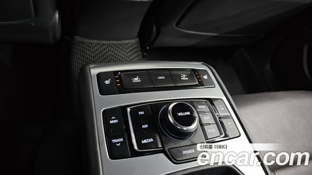Genesis G80 2018 — photo 17