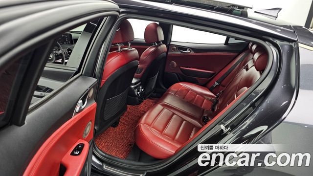 Kia Stinger 2018 — photo 11