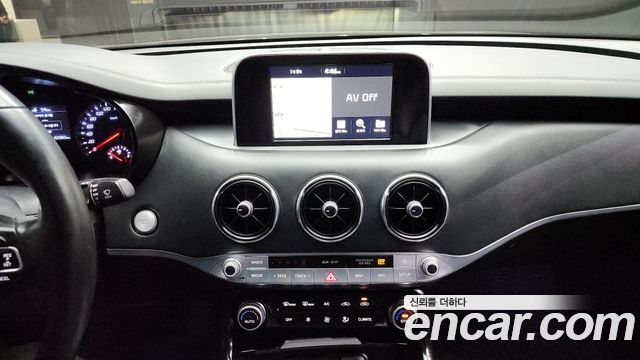 Kia Stinger 2018 — photo 14