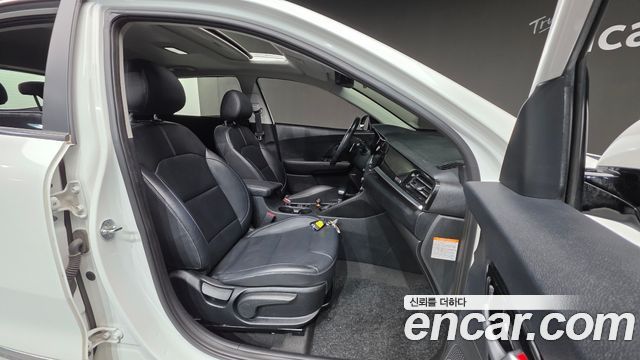 Kia Niro 2021 — photo 10