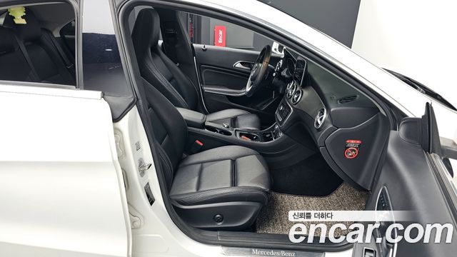 Mercedes-Benz CLA-Class 2018 — photo 11