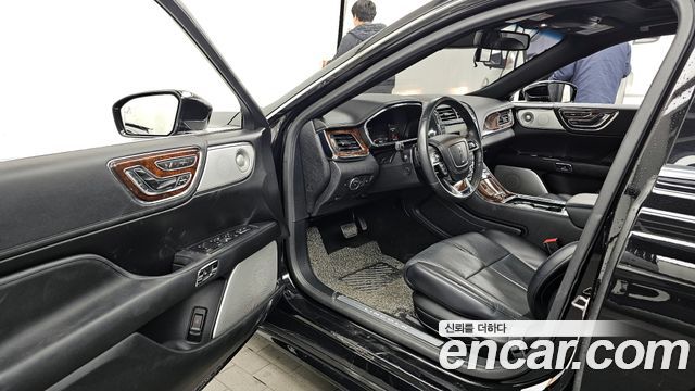 Lincoln Continental 2019 — photo 10