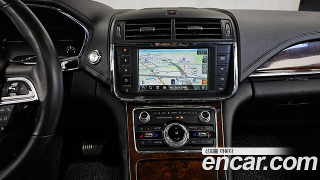 Lincoln Continental 2019 — photo 14