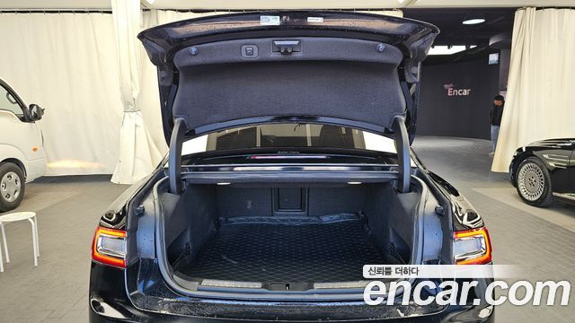 Lincoln Continental 2019 — photo 20