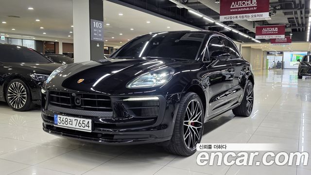 Porsche Macan 2022 — photo 1