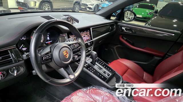Porsche Macan 2022 — photo 11