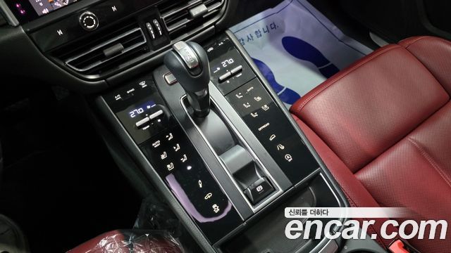 Porsche Macan 2022 — photo 15
