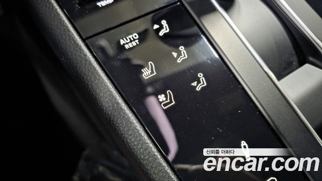 Porsche Macan 2022 — photo 16