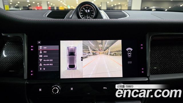 Porsche Macan 2022 — photo 18
