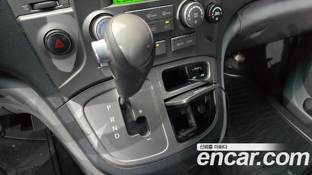 Hyundai Starex 2014 — photo 9