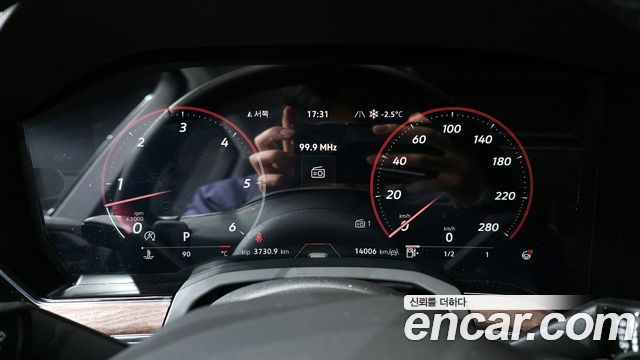 Volkswagen Touareg 2024 — photo 8