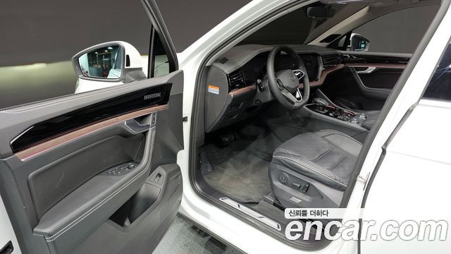Volkswagen Touareg 2024 — photo 10