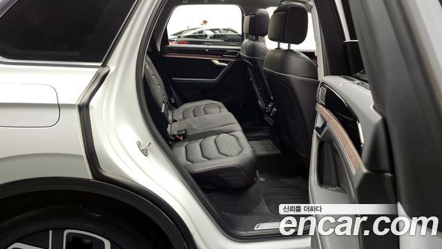 Volkswagen Touareg 2024 — photo 12