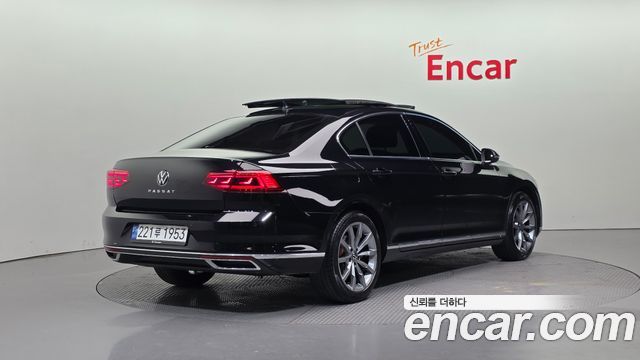 Volkswagen Passat 2022 — photo 2