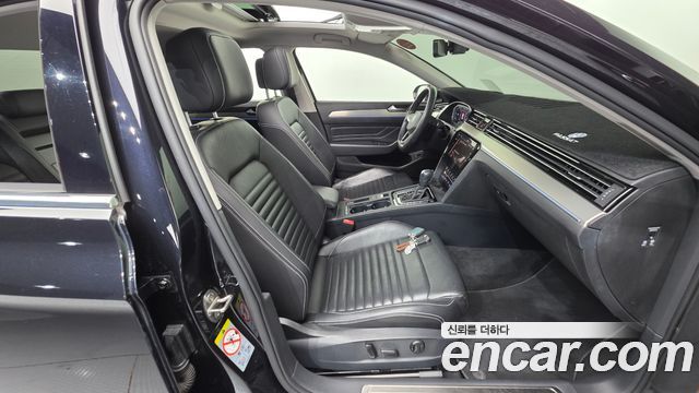 Volkswagen Passat 2022 — photo 10