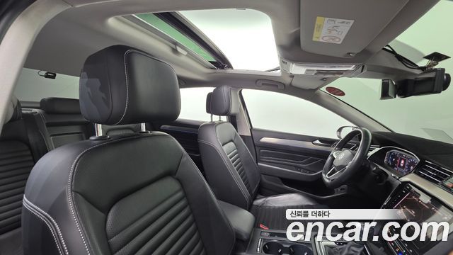 Volkswagen Passat 2022 — photo 12