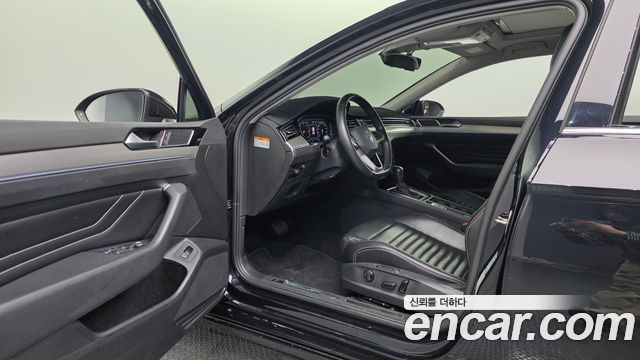 Volkswagen Passat 2022 — photo 13