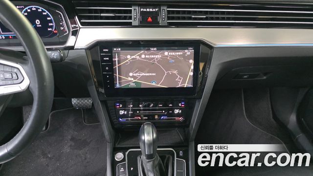 Volkswagen Passat 2022 — photo 15