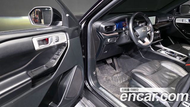 Ford Explorer 2021 — photo 10