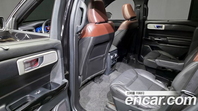 Ford Explorer 2021 — photo 11