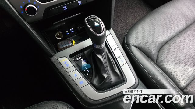 Hyundai AVANTE 2016 — photo 9