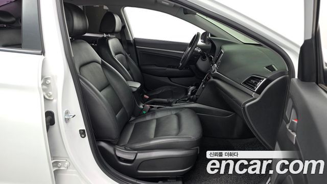 Hyundai AVANTE 2016 — photo 10