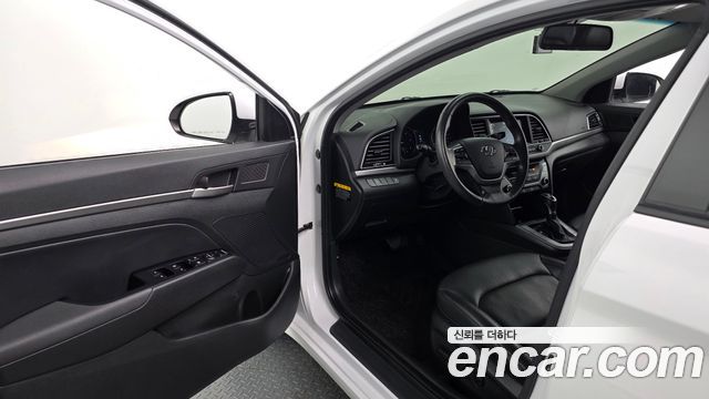 Hyundai AVANTE 2016 — photo 11
