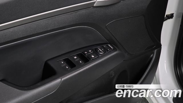 Hyundai AVANTE 2016 — photo 17