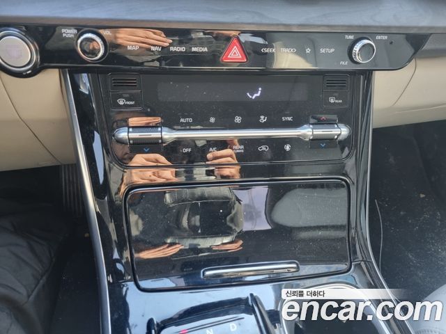 Kia Canival 2022 — photo 16