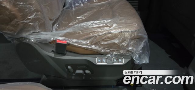 Hyundai Staria 2025 — photo 8