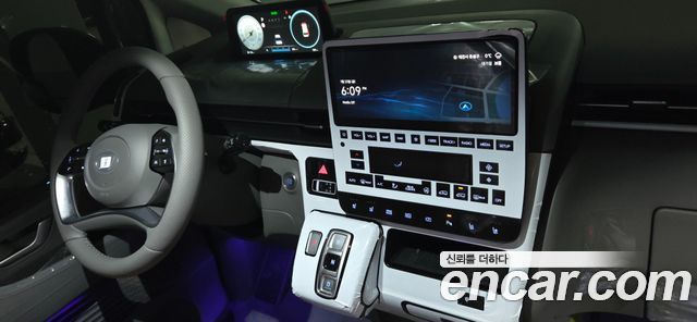 Hyundai Staria 2025 — photo 12