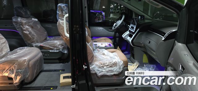 Hyundai Staria 2025 — photo 14