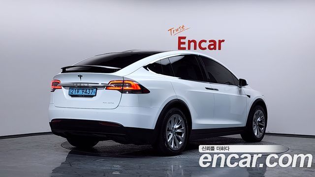 Tesla Model X 2019 — photo 2